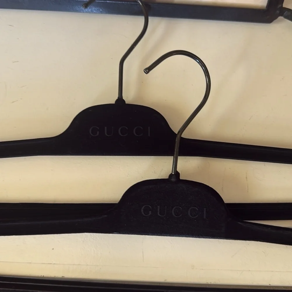Gucci Closet Accessories for Elegant Storage set of 2 black velvet hangers